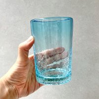 奥原硝子製造所（琉球ガラス）/ 4半コップ・ライトブルー（ヒビ模様）【満水容量:約350ml】